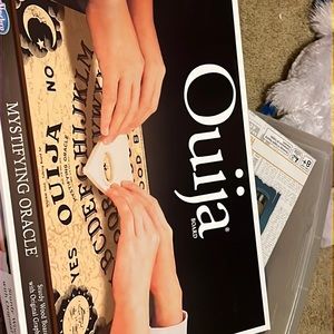 Oujia board with all pieces